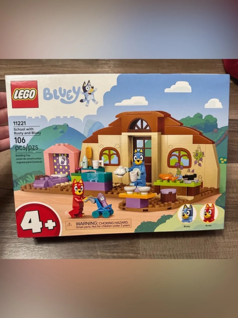 LEGO disney Bluey School Playset with Rusty and Blues